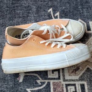 Converse 567855C Chuck Taylor AS LIFT Canvas Low Orange Women's Platform Sneaker